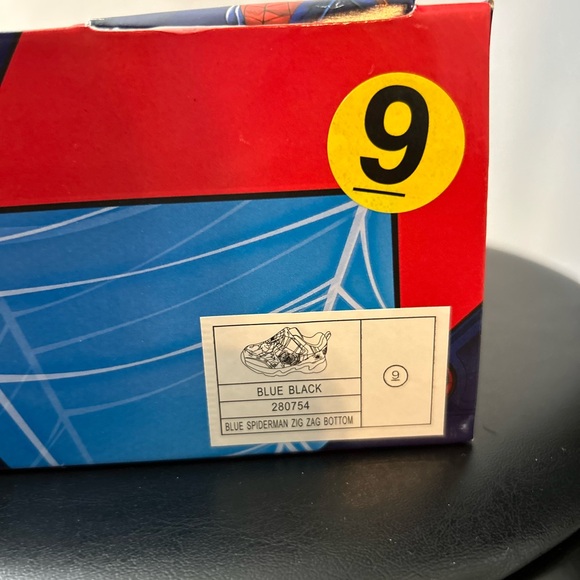Toddler Spider-Man shoes - Picture 4 of 4